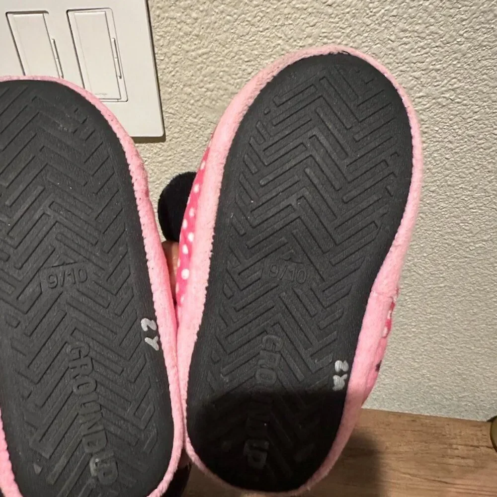 NWOT Minnie Mouse Pink Slippers with Minnie Head Size 9/10